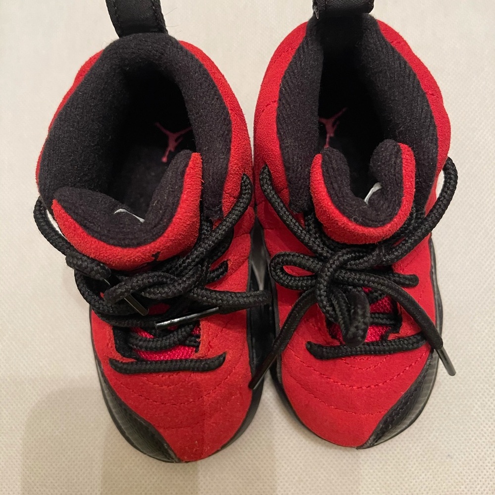 Kids sneakers size 6c